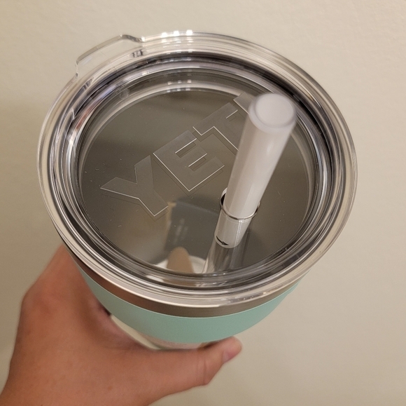 NWT Yeti 26 oz Rambler with Straw in Seafoam - Picture 3 of 6